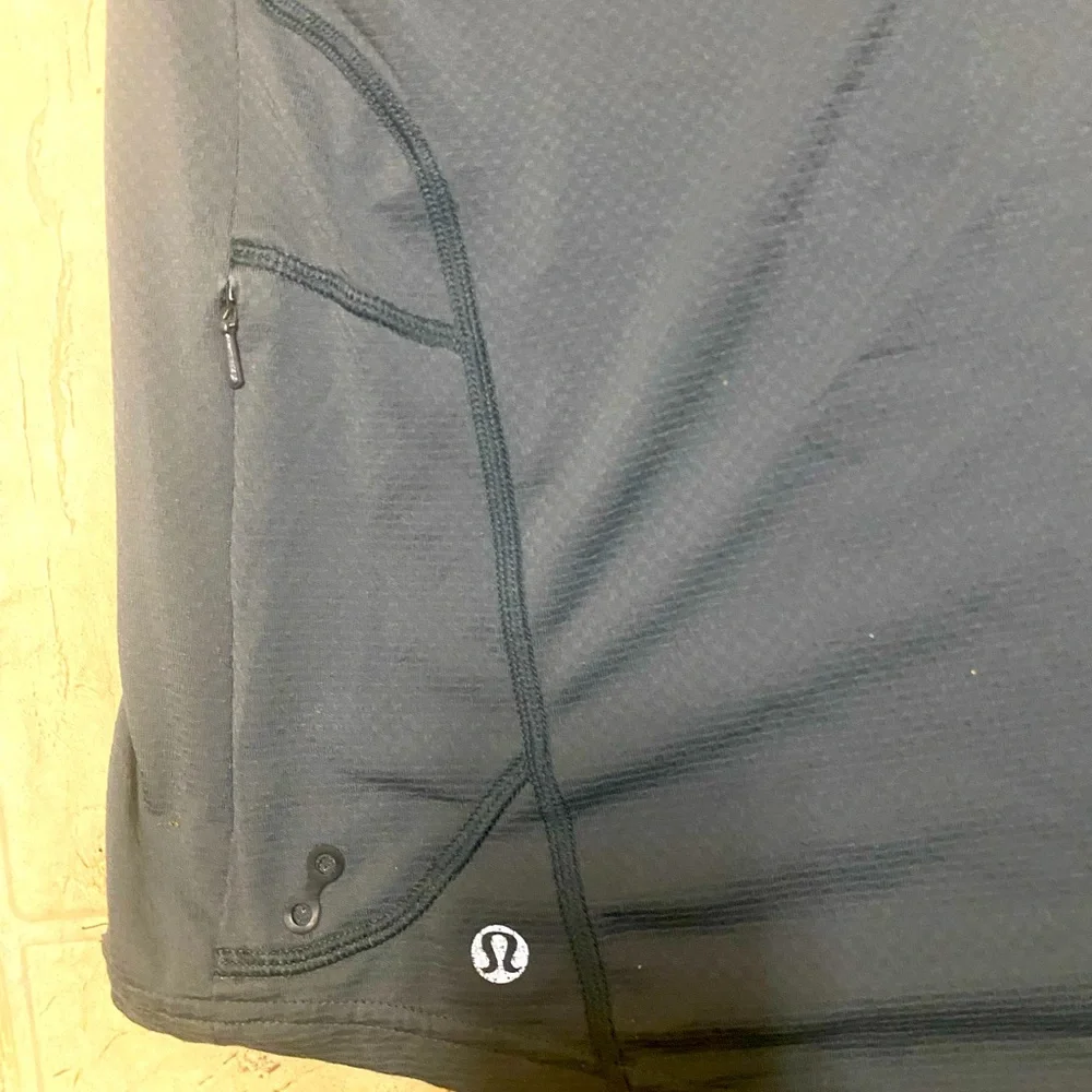 Lululemon Metal Vent Tech Short Sleeve Top Sz XL Distressed.GUC - Picture 2 of 10